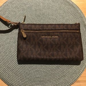 Michael Kors wristlet wallet